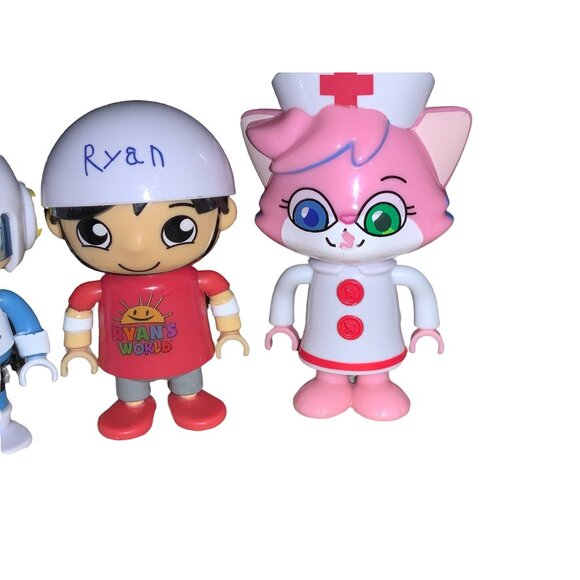 Ryan’s World Toy Figures Bundle of 5 Figures - Picture 4 of 8